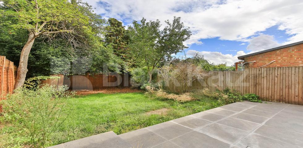 			4 Bedroom, 1 bath, 1 reception House			 Cascade Avenue, Muswell Hill